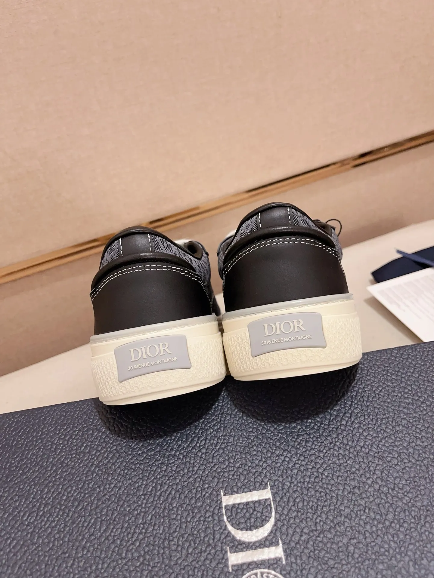 Men's shoes 💰: 640💰[Dior·Dior] Top 🔍Couple model💏🔍New casual sports style couple shoes, new four-season design, perfect workmanship, lace-up lazy style to create wardrobe quality, upper: imported first-layer cowhide, sheepskin lining is soft and comfortable, ultra-light TPU wear-resistant outsole, simple, versatile fashion men's shoes, excellent color code number 35--44